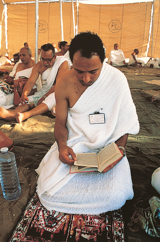 Muslim reads the Qur'ān