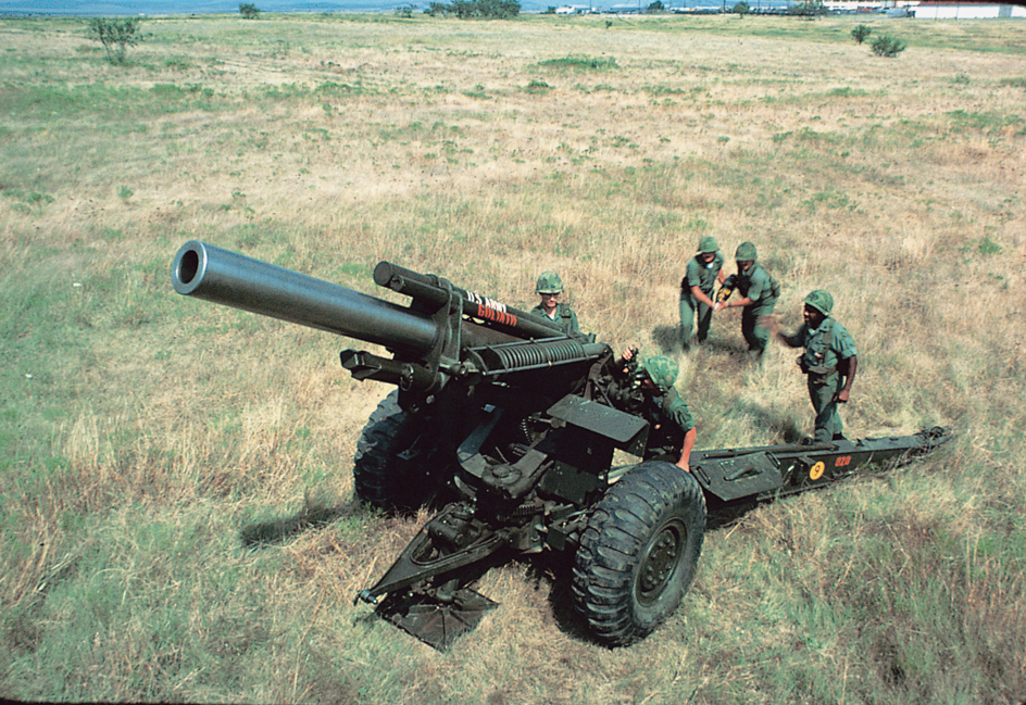 Field artillery (howitzer)