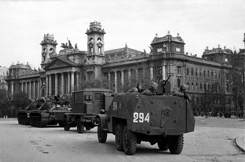 Soviet troops and tanks in Budapest