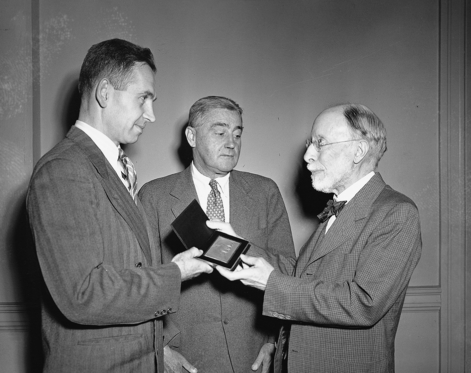 Ernst Mayr receives an award