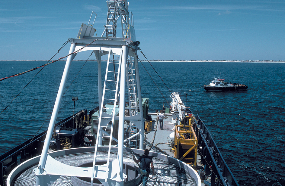 Laying an underwater cable