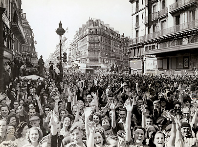 Parisians welcome Allied troops