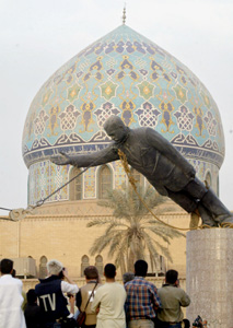 Statue of Saddam Hussein falls