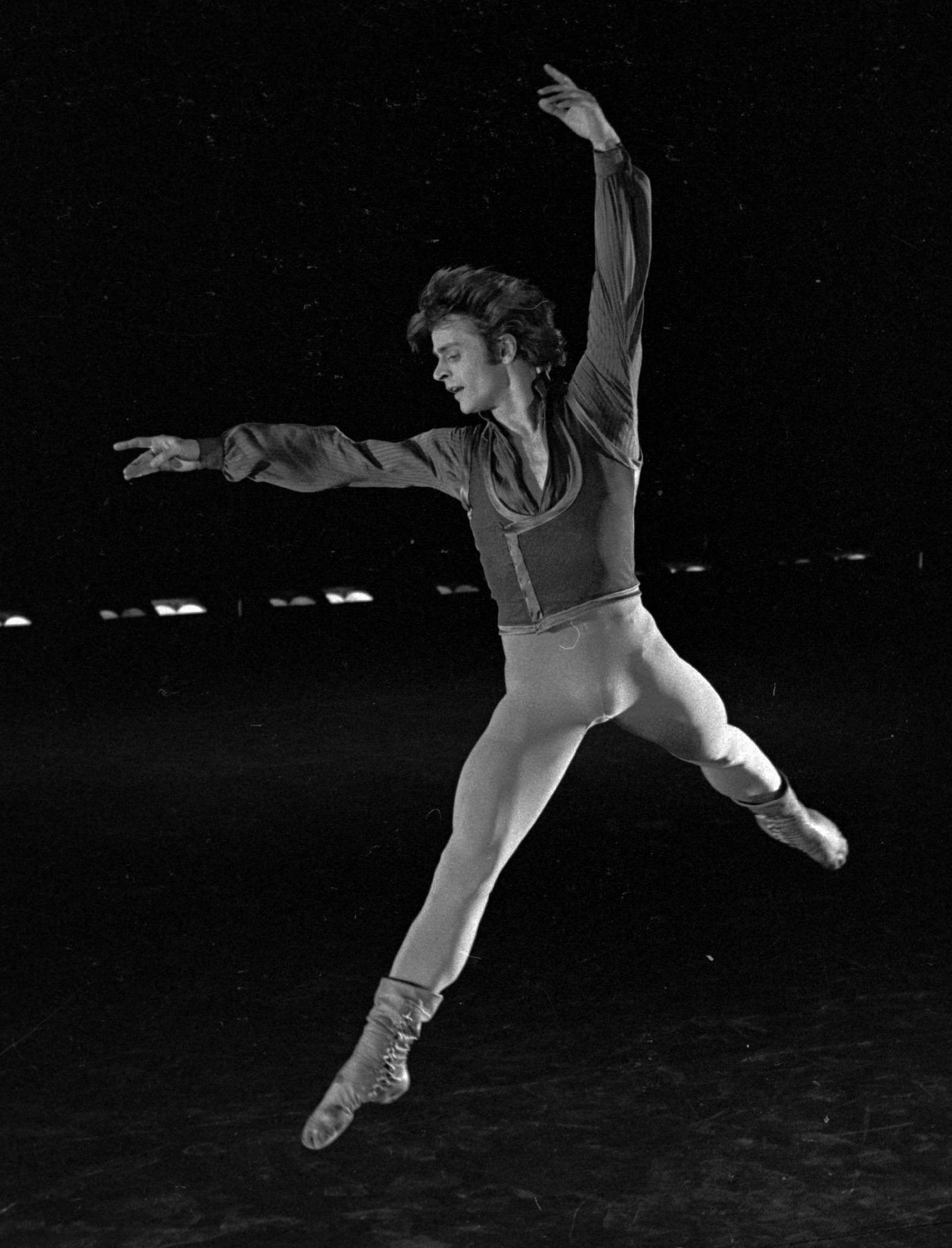 Mikhail Baryshnikov became one of the world's leading ballet dancers.