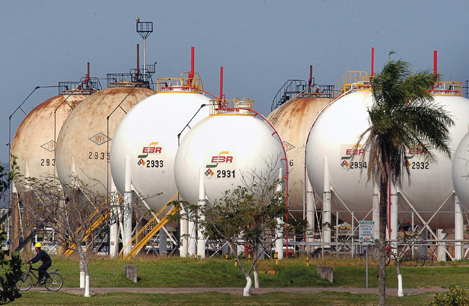 Oil refinery in Bolivia