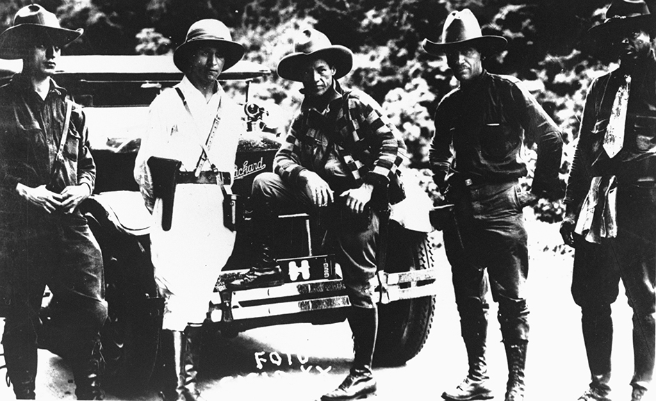 Augusto César Sandino (center)