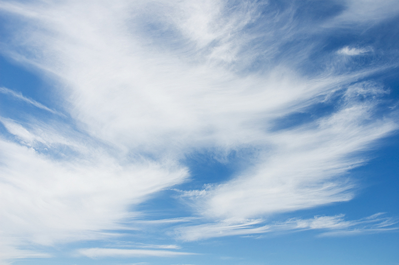 Cirrus fibratus and cirrus floccus clouds