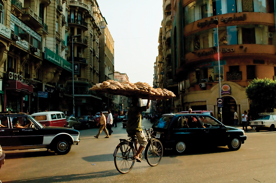 Bread delivery in Cairo