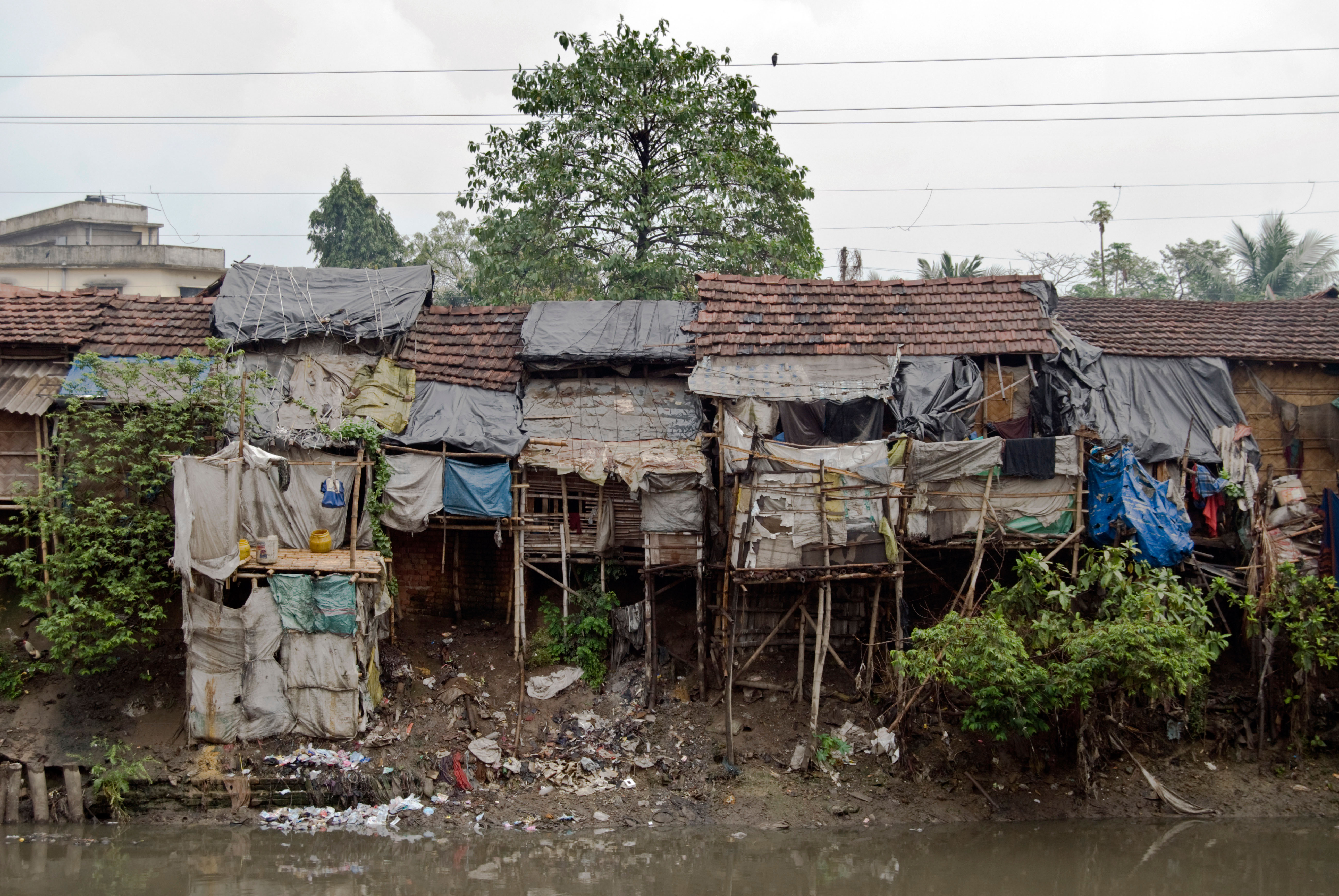 Crowded living conditions in Kolkata, India