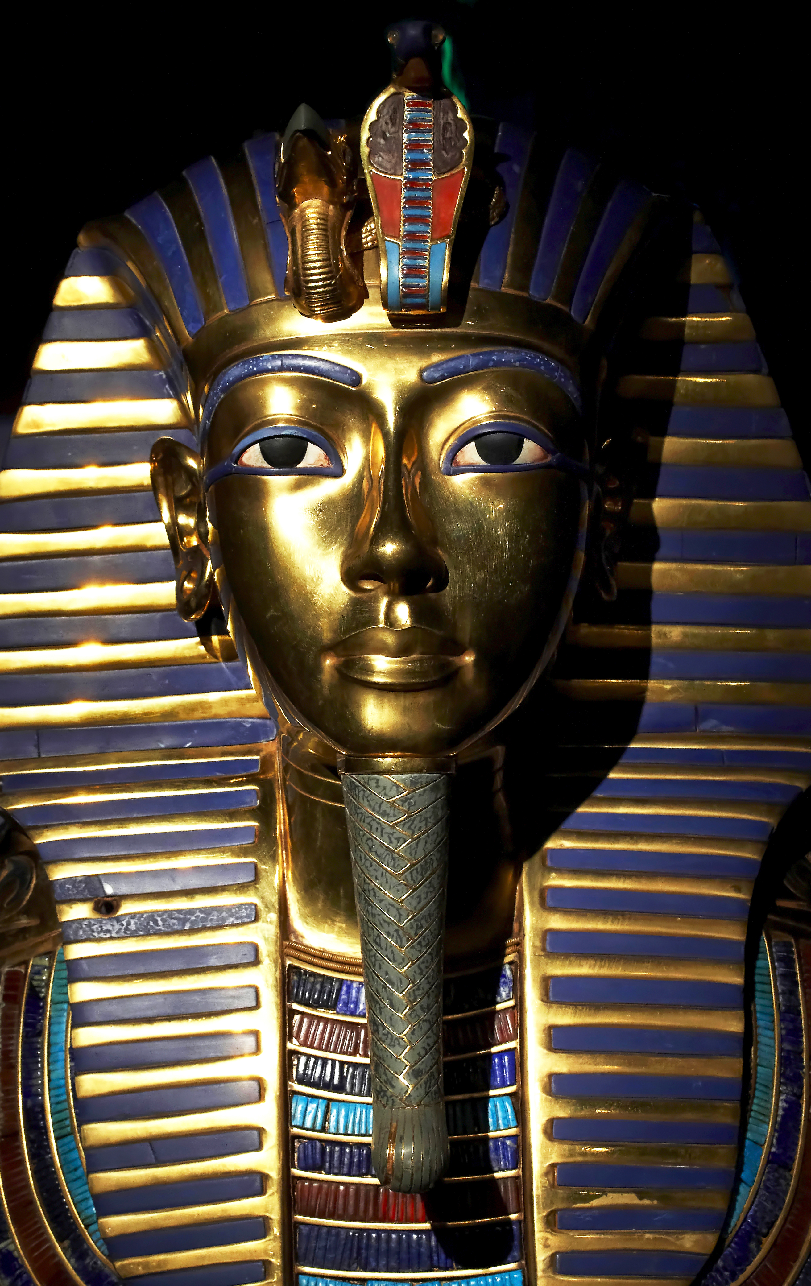 Burial mask of Egyptian king Tutankhamun