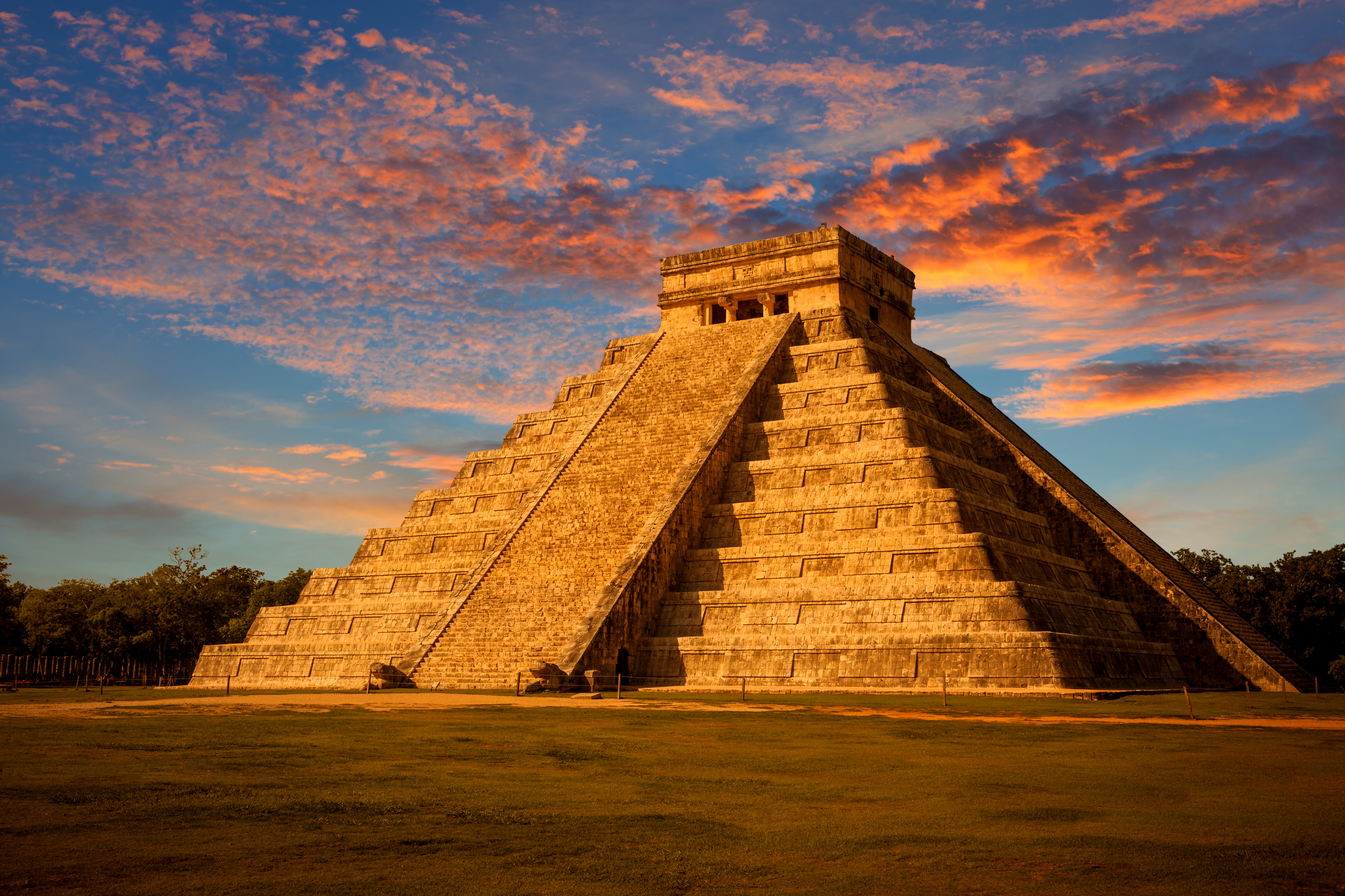 Temple of Kukulkan at Chichén Itzá, Mexico