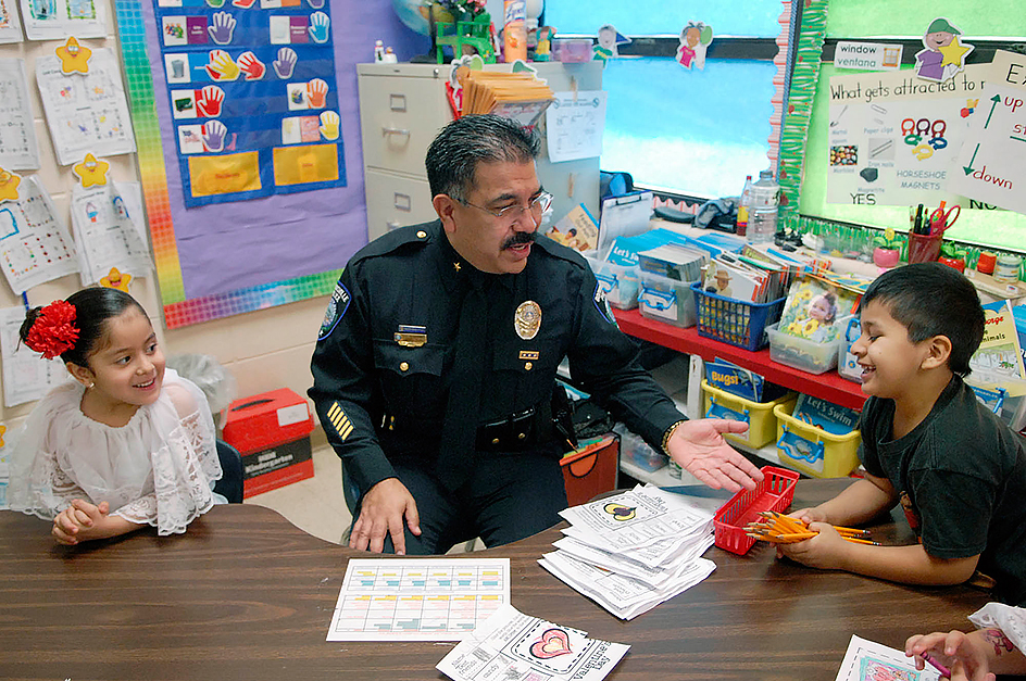 Police officer speaks to a kindergarten class 