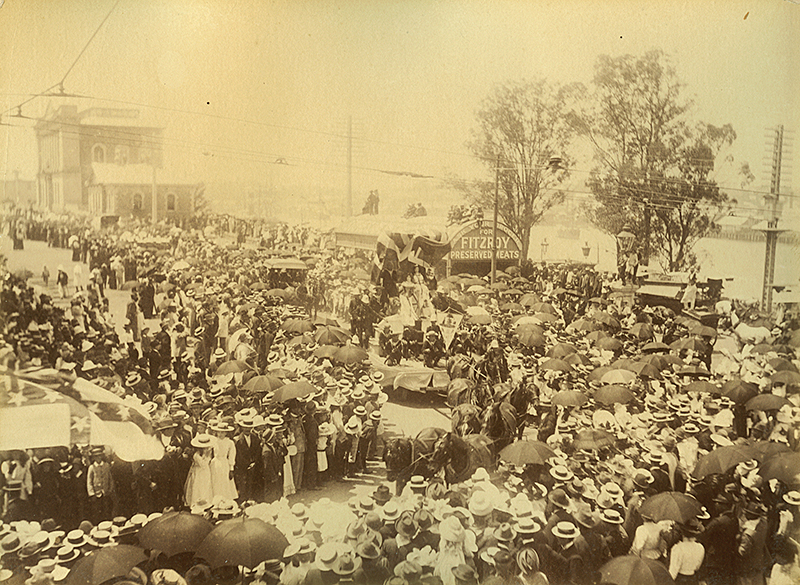 People celebrate the federation of Australia in Brisbane, 1901