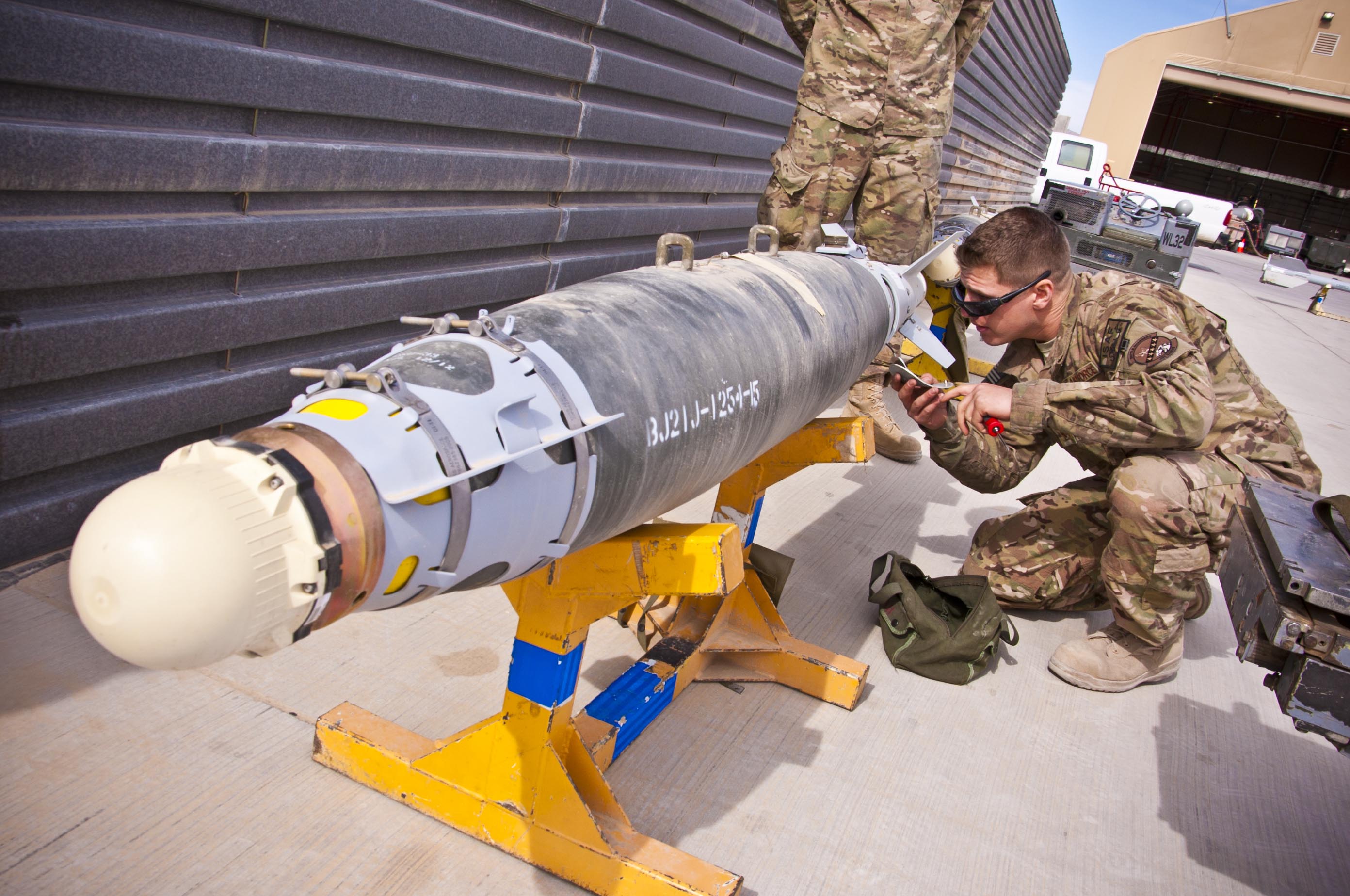 Inspecting a guided bomb