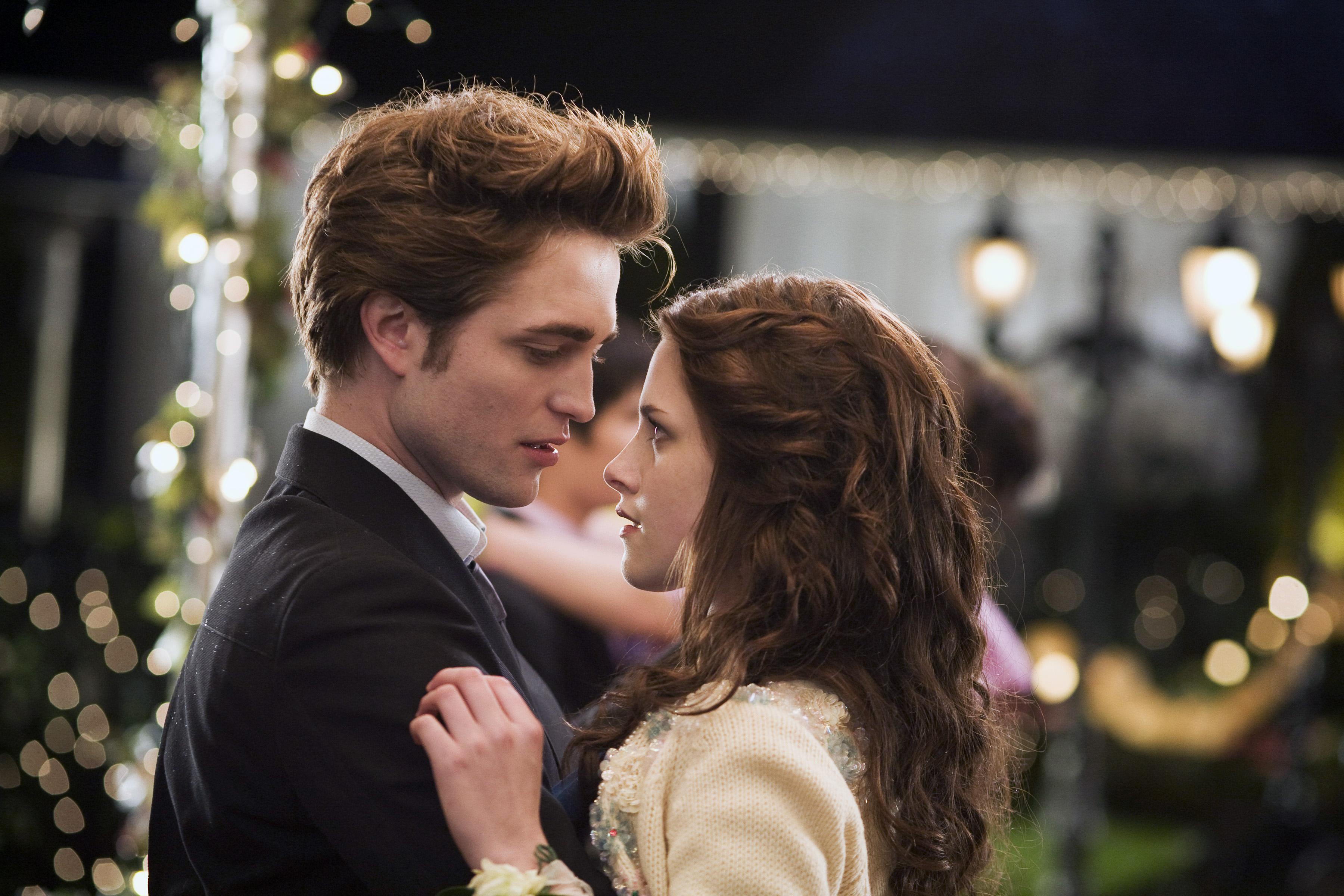 Robert Pattinson and Kristen Stewart in Twilight (2008)