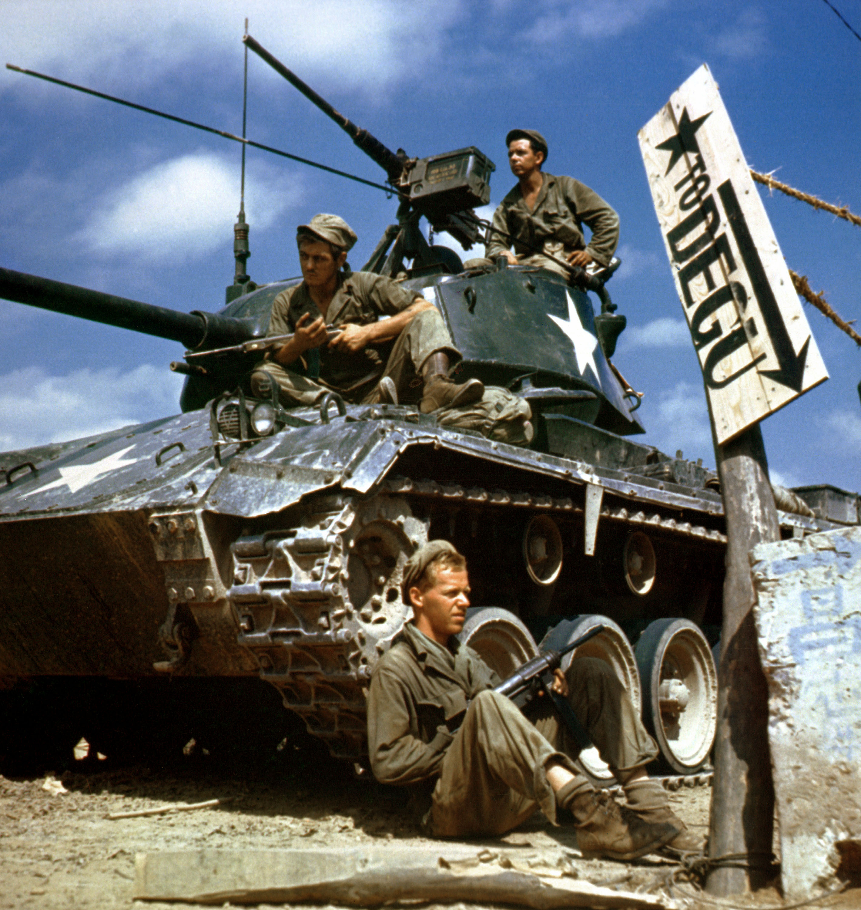 M24 tank crew