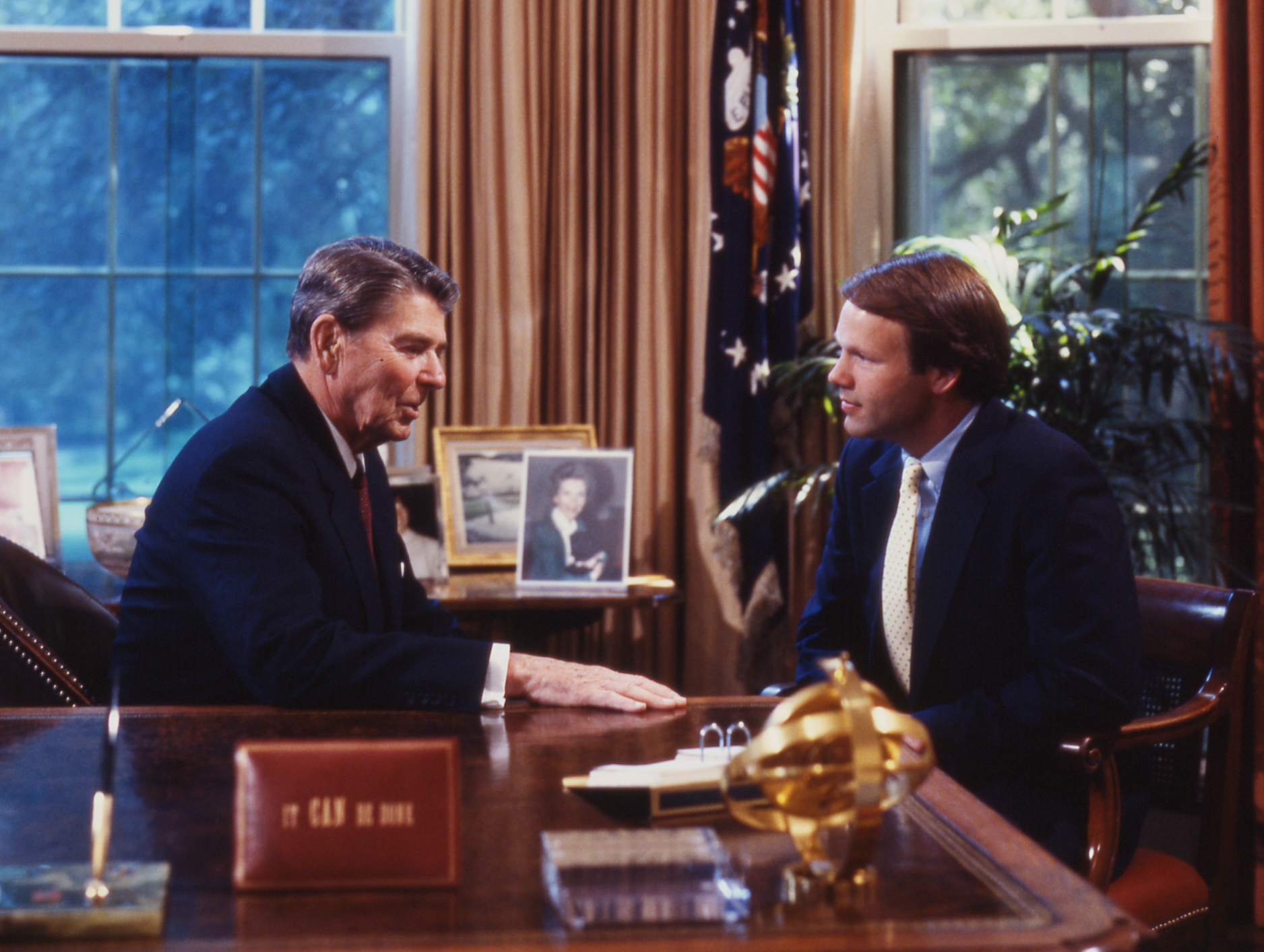 President Ronald Reagan and Donald L. Nickles (right)