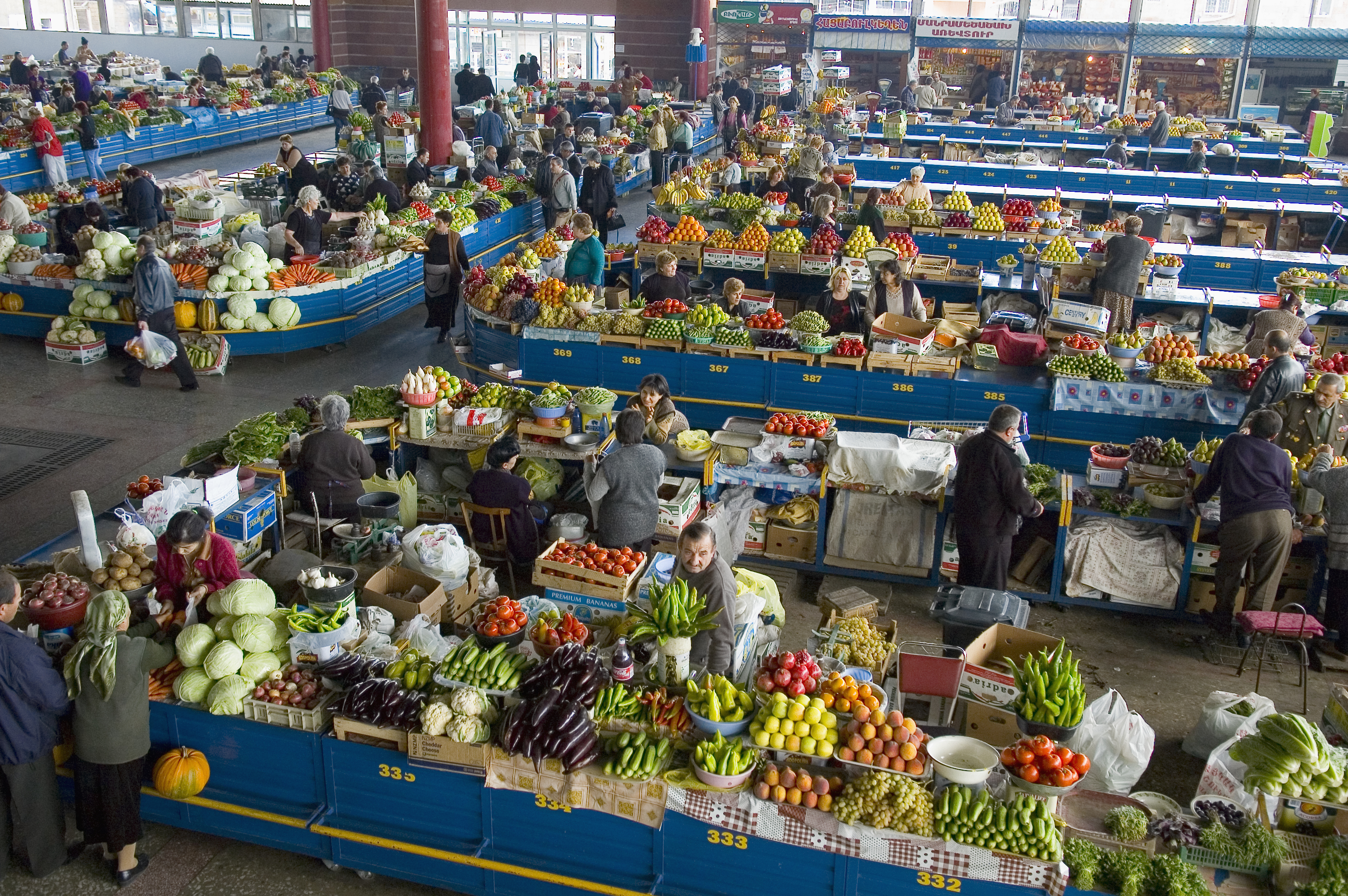 Armenian shoppers