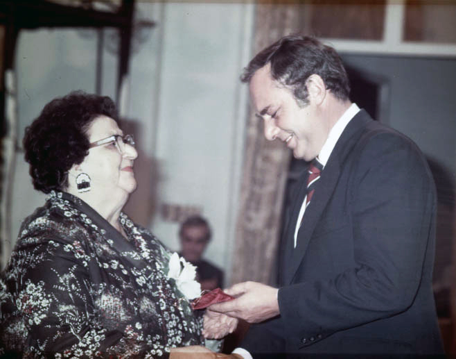 Mary Two-Axe Earley receiving the Governor General's Award in Commemoration of the Persons Case