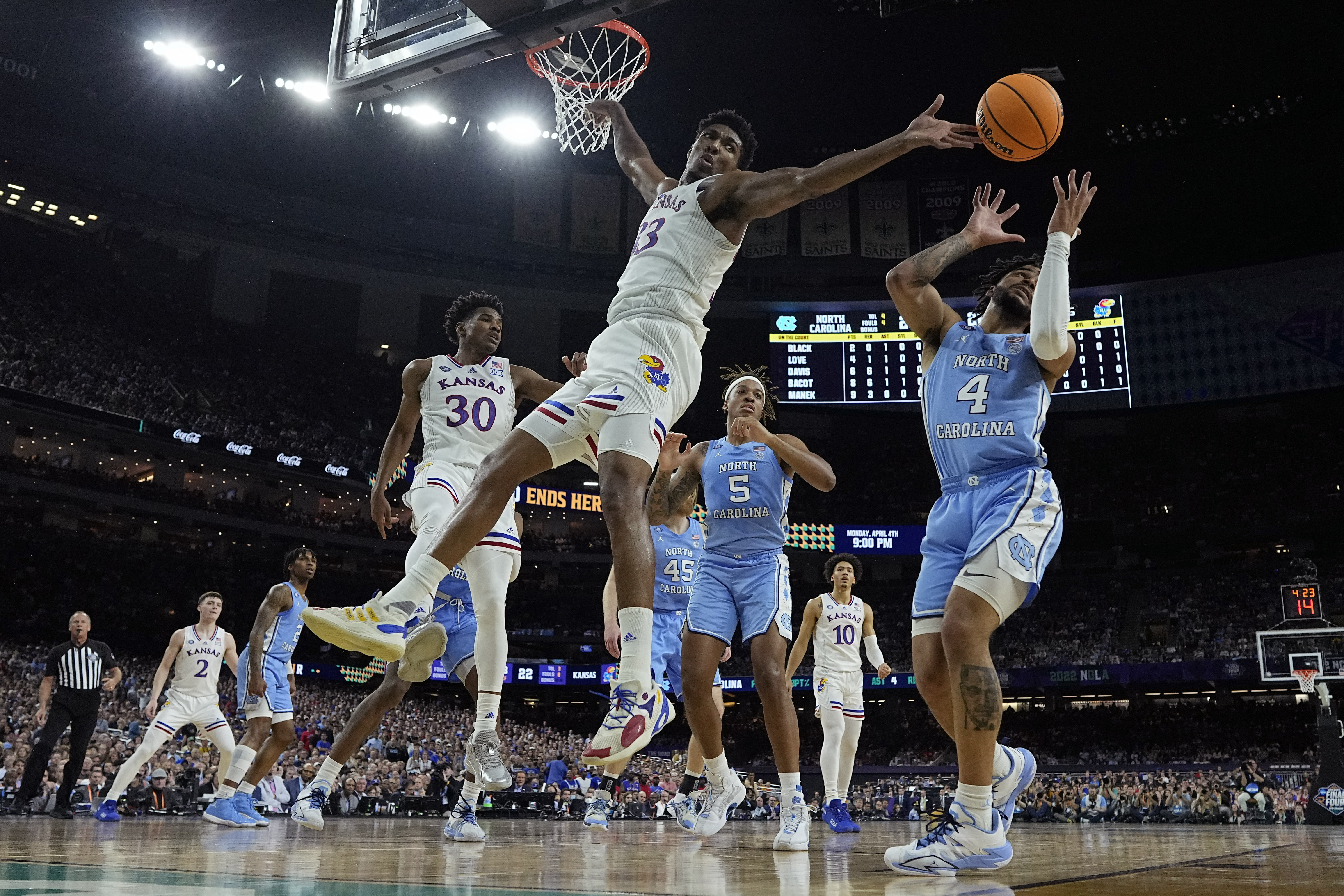 Kansas defeats North Carolina in the 2022 NCAA championship