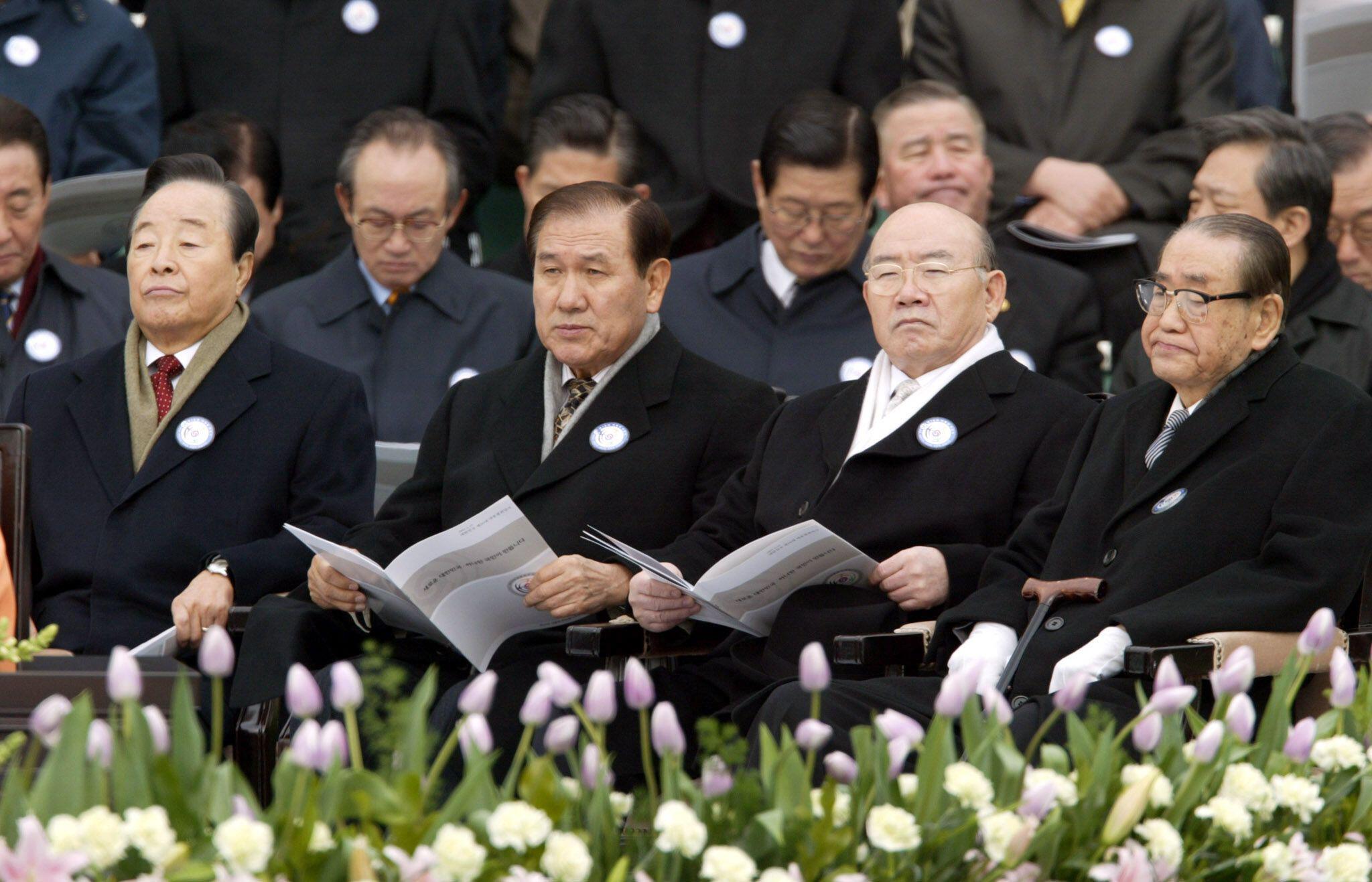 South Korean politician Roh Tae-woo (second from left)