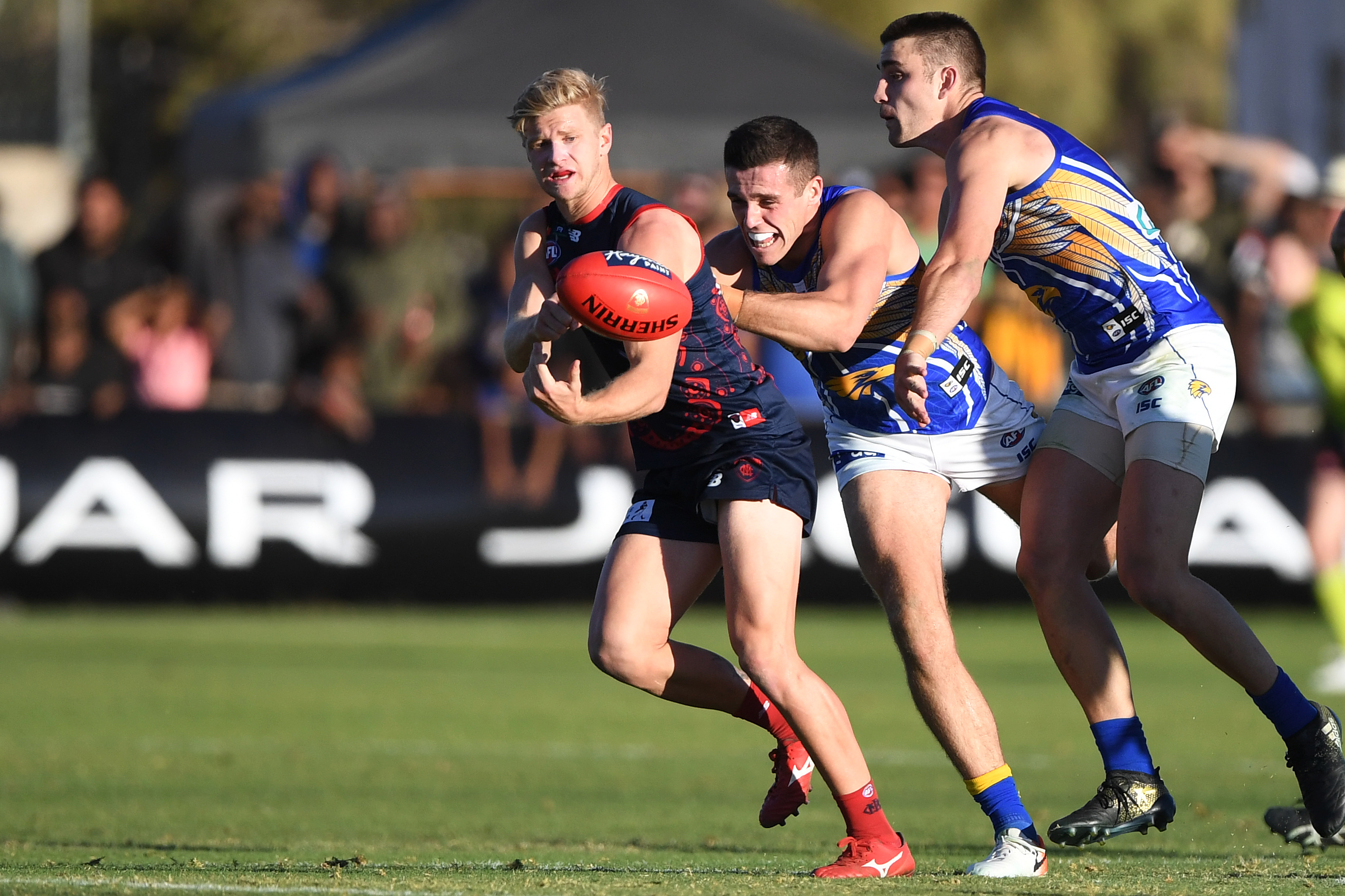 Handballing in Australian Rules football