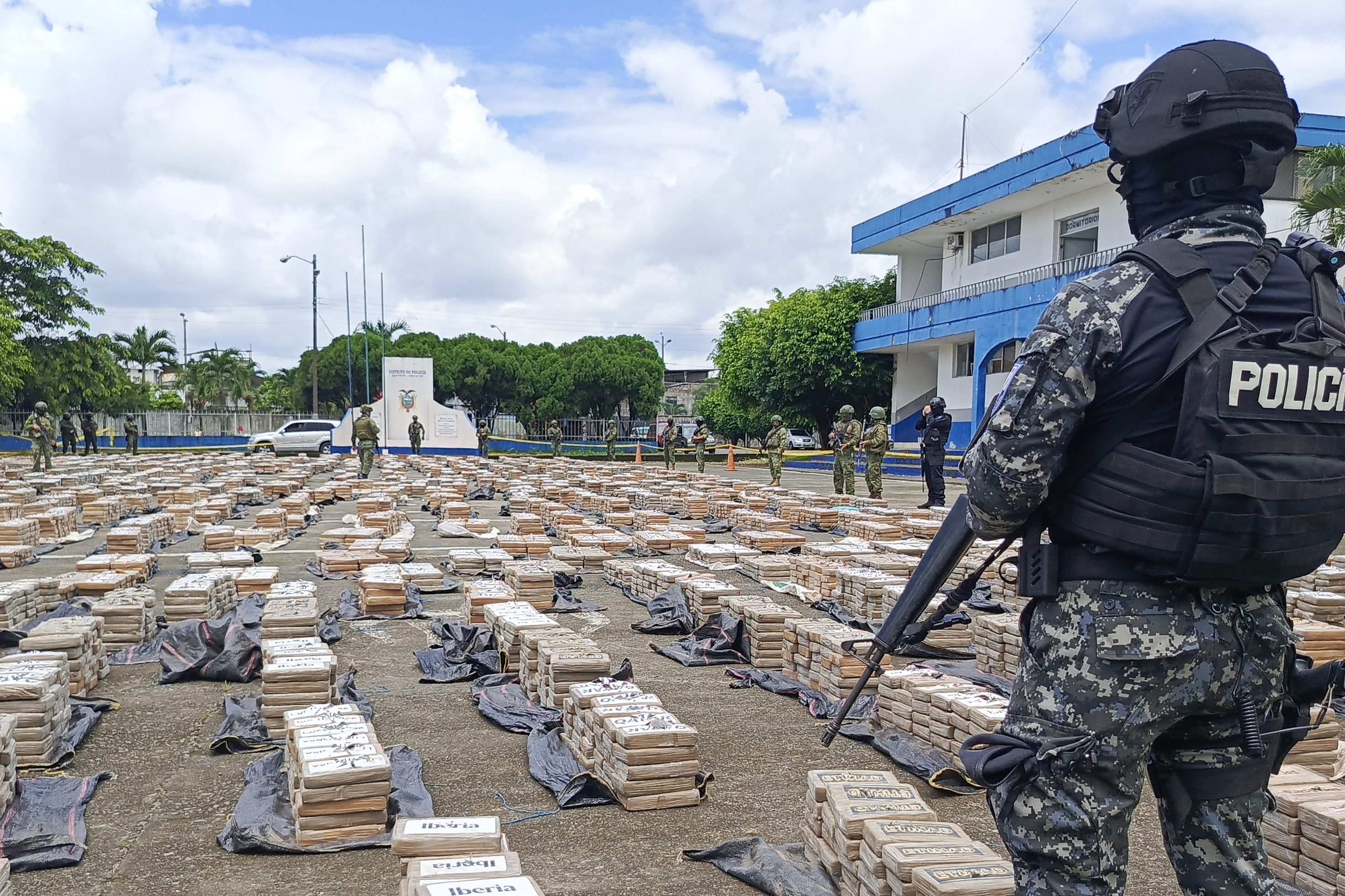 Ecuadorean police and soldiers seize 22 tons of cocaine from the illegal drug trade